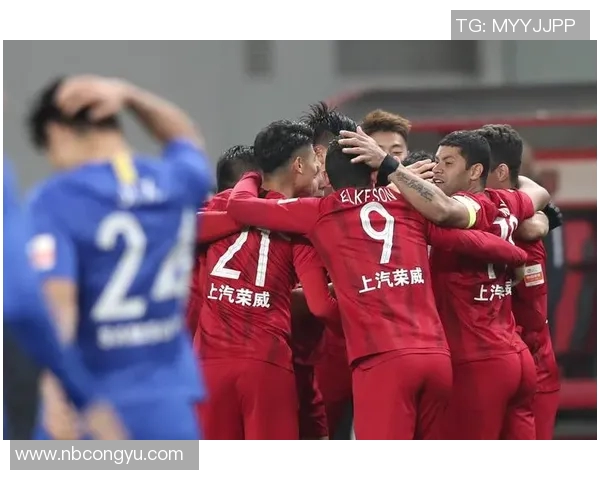 苏宁与上港激战现场回顾球迷热情高涨精彩瞬间不容错过 苏宁与上港激战现场回顾球迷热情高涨精彩瞬间不容错过