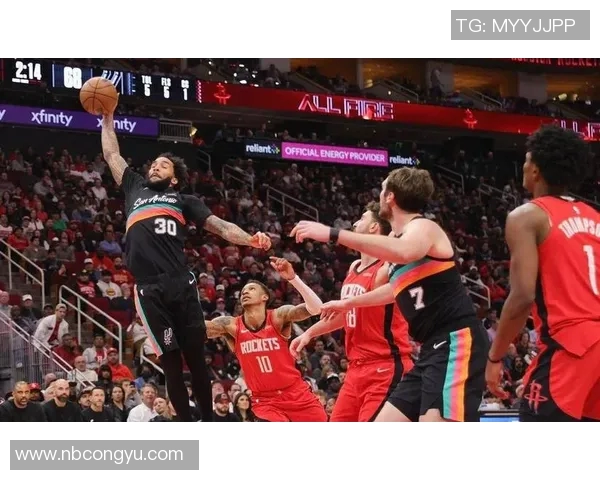 马刺与火箭季后赛第三场激战回顾与精彩瞬间分析